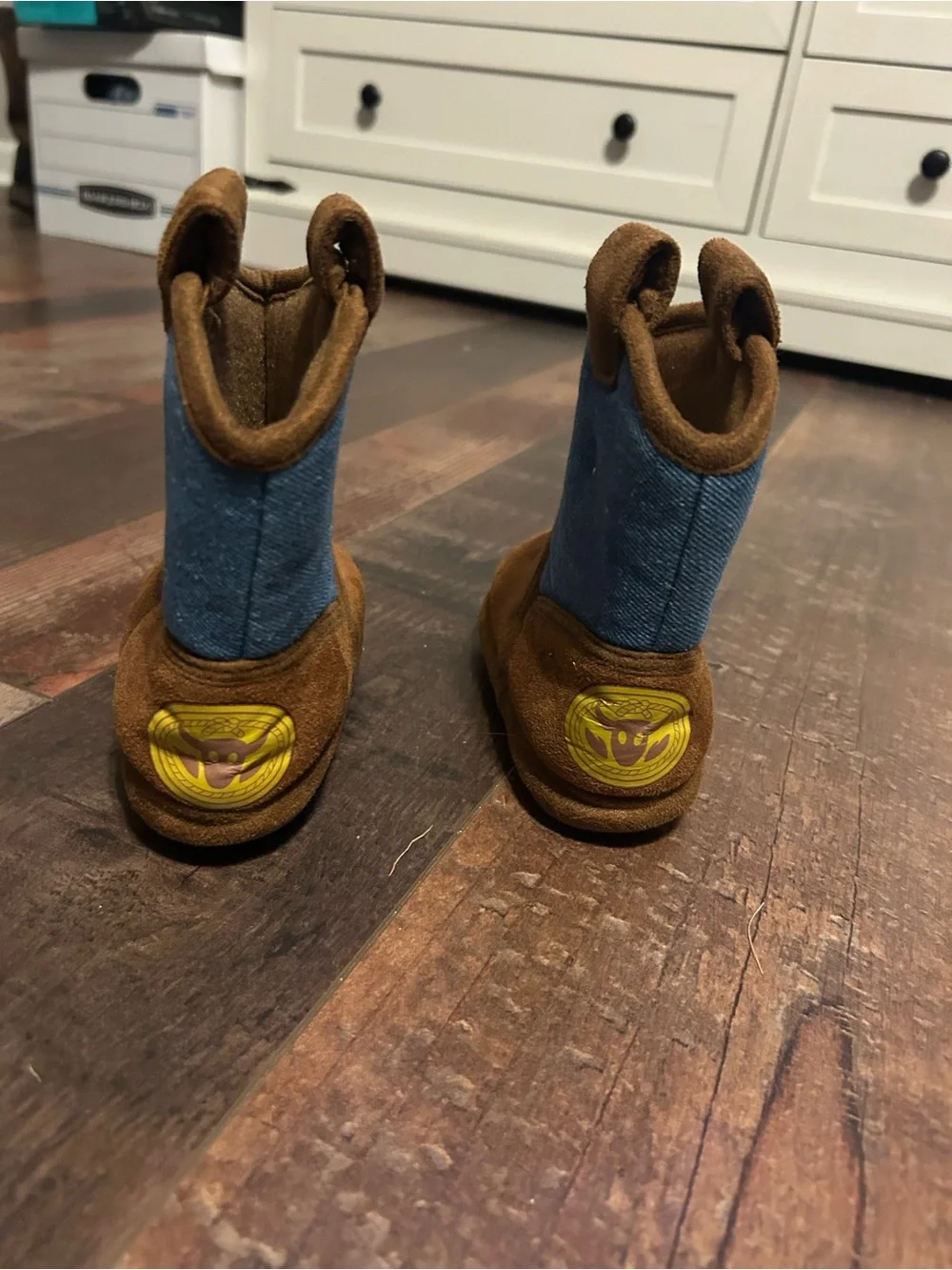 Woody houseshoes size 7/8.